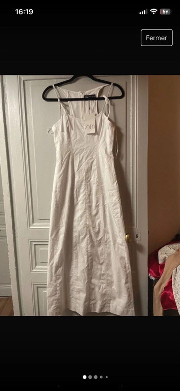 Robe blanche neuve Zara