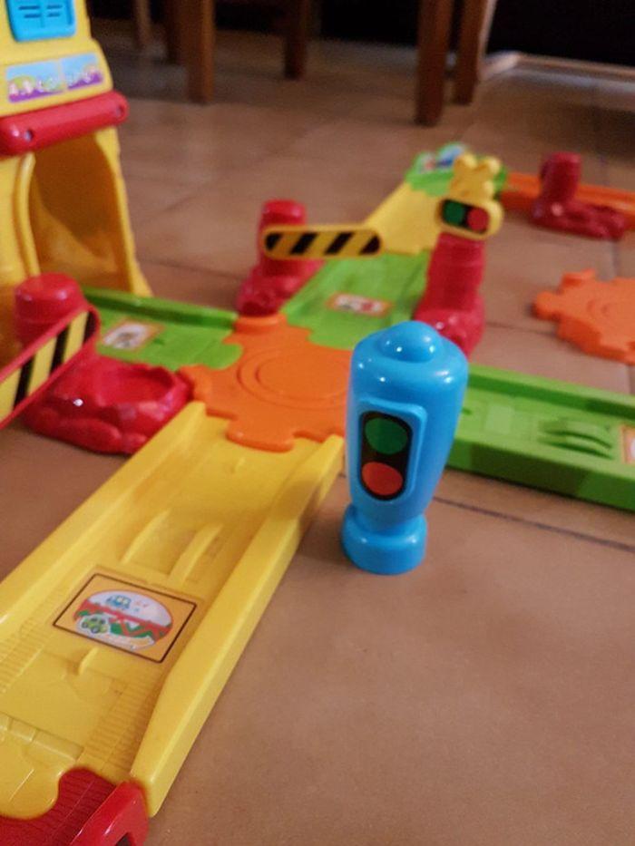 Le circuit interactif  du train VTech - photo numéro 4