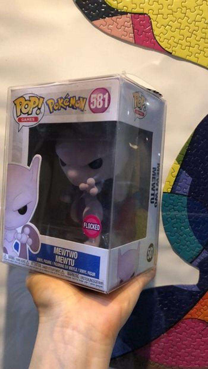 Funko pop pokemon mewtwo floqué - photo numéro 2