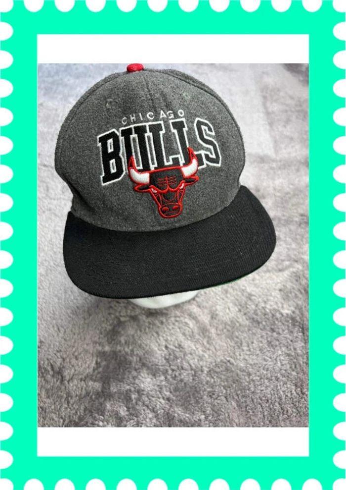 🧢 Casquette en laine Mitchell & Ness Chicago Bulls NBA Hardwood Classic Basketball Grise  🧢 - photo numéro 1