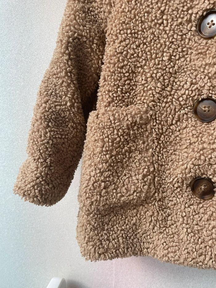 Manteau en fourrure mouton beige marron kiabi bb 3 ans - photo numéro 3