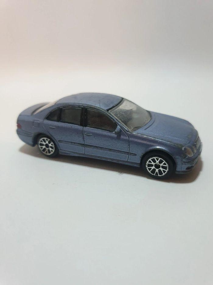 RealToy Mercedes Benz Classe E 55 AMG Bleu Argent - 1/61 - photo numéro 4