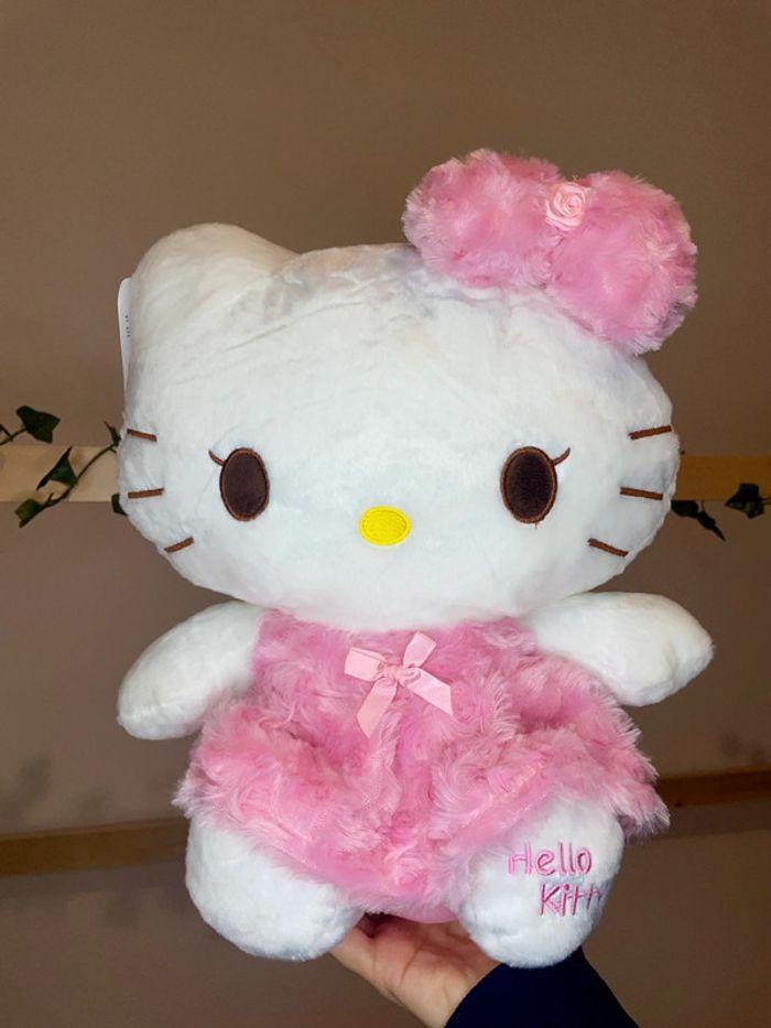 Peluche Hello Kitty en robe - photo numéro 2