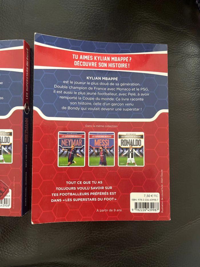 Lot 2 livres « les superstars du foot » Mbappé & Griezmann - photo numéro 3