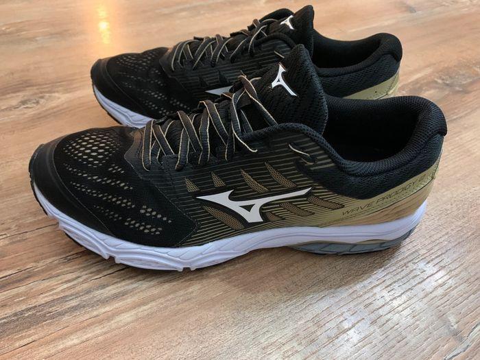 Basket Mizuno taille 44. - photo numéro 5