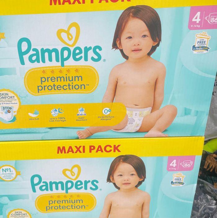 2 paquets de couches Pampers taille 3