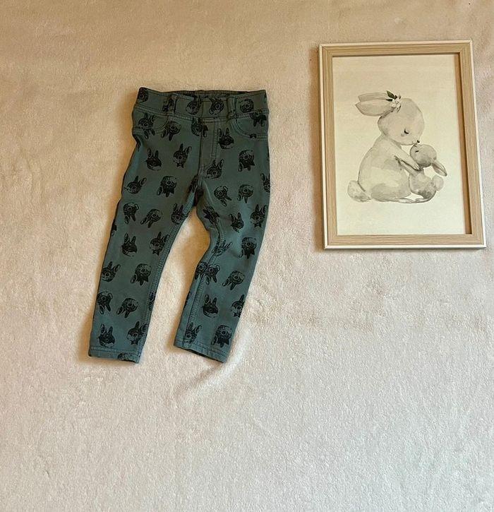 Pantalon lapin H&M bleu taille 18-24 mois / 92 cm - photo numéro 2