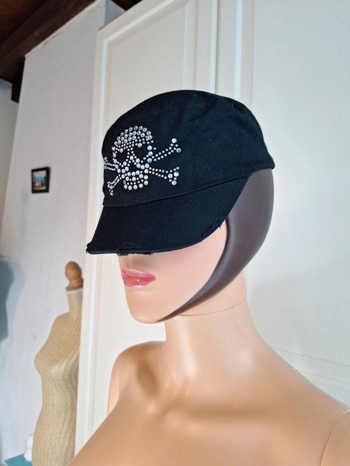 Casquette noire effet usé motif  tête de mort en strass - photo numéro 2