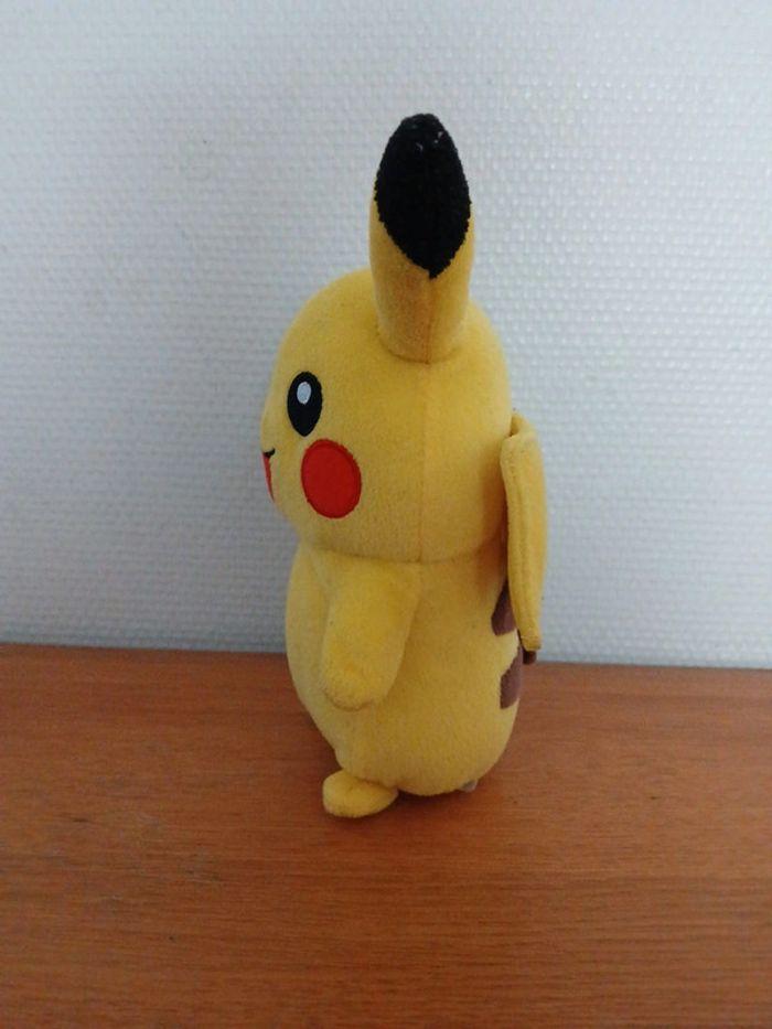 Peluche pikachu tomy - photo numéro 2