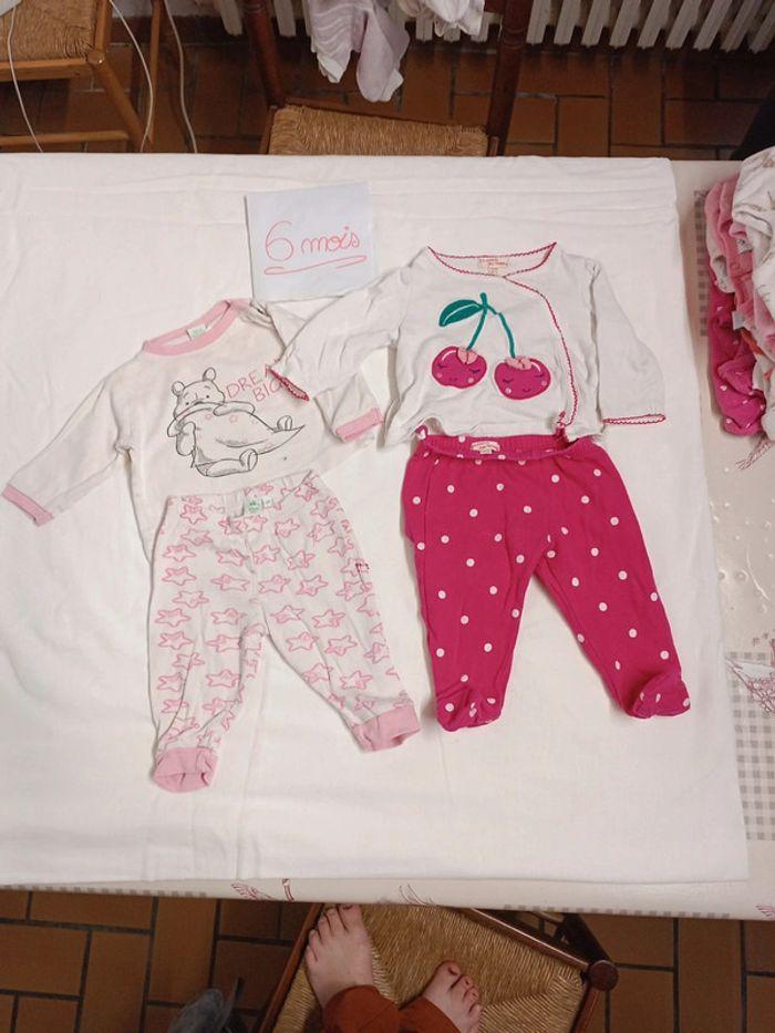 Deux pyjamas taille 6 mois - photo numéro 1