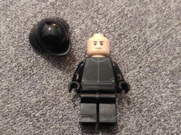 Minifig Lego Star Wars - First Order Crew Member - sw0671 - Très bon état - photo numéro 4