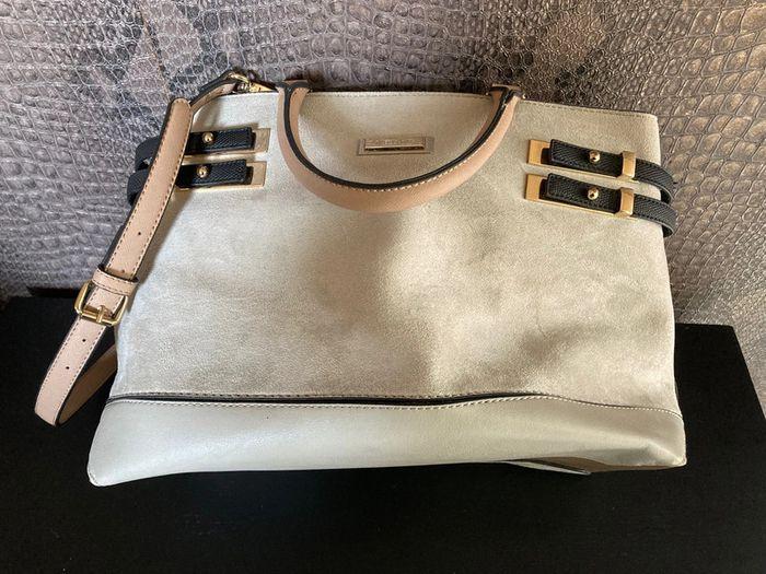 Sac à main River Island gris beige noir en daim suédine similicuir - photo numéro 1