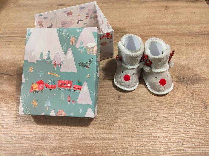 Chaussons de Noël 6-12 mois neuf avec étiquette - photo numéro 1