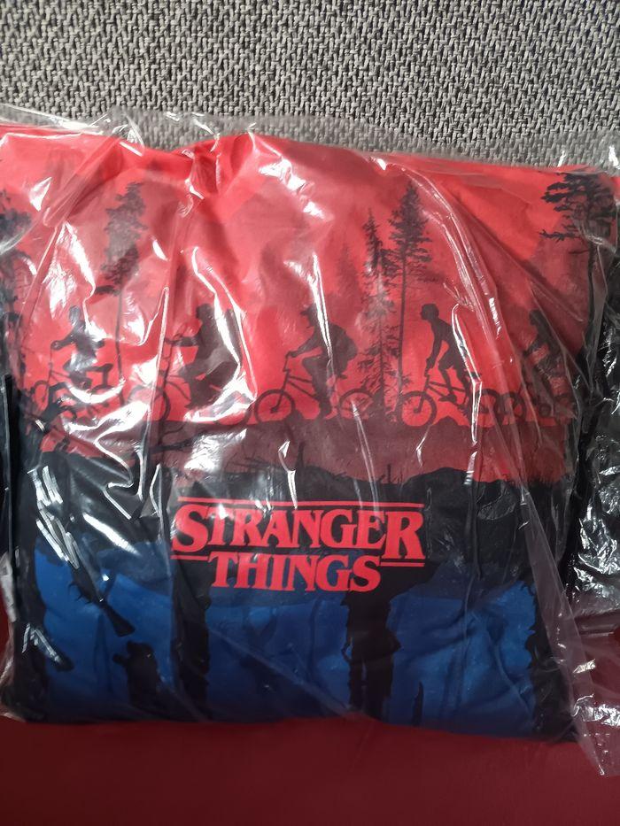 Coussin stranger thing - photo numéro 4