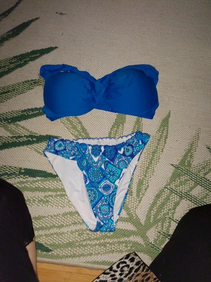 Maillot de bain 2 pièces Calzedonia bleu vif et bas a motif taille 4 95 - photo numéro 5