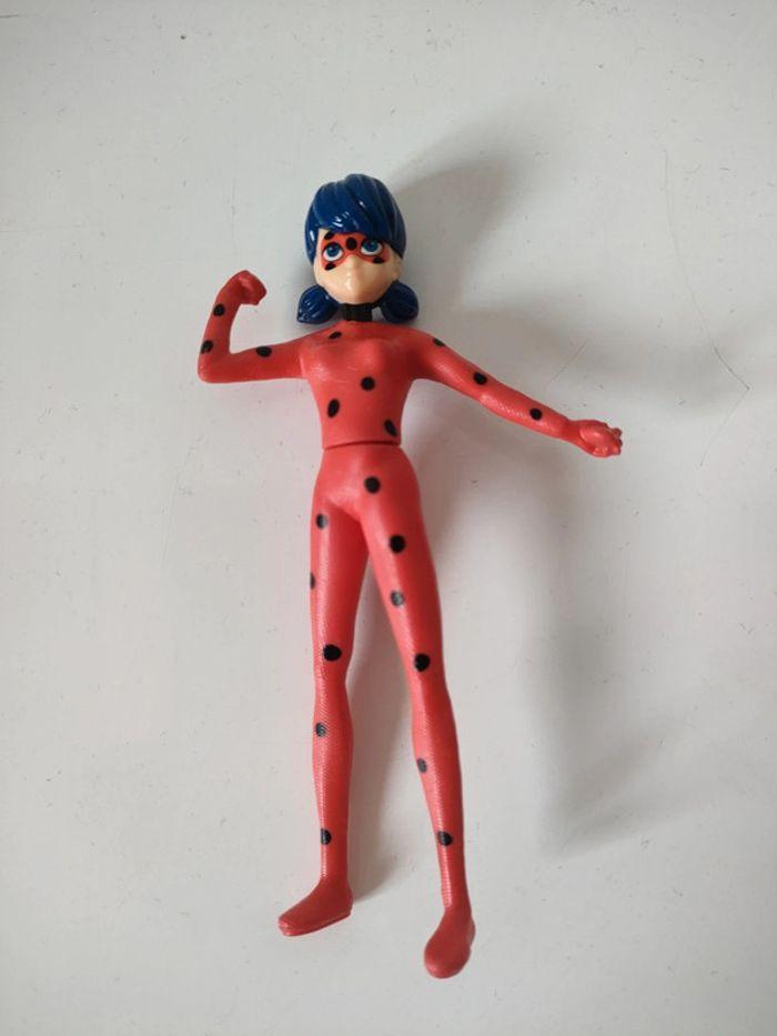 Petite figurine ladybug - photo numéro 1