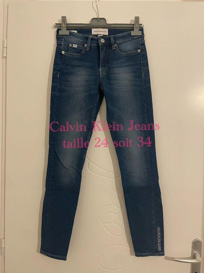 Jean bleu taille haute coupe mid rise skinny ankle neuf Calvin Klein Jeans taille W24 soit taille 34 - photo numéro 1