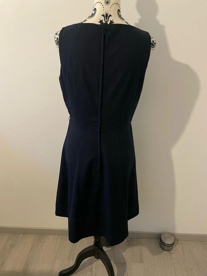 Robe patineuse cintré habillé bleu marine sans manche H&M taille 40 - photo numéro 4