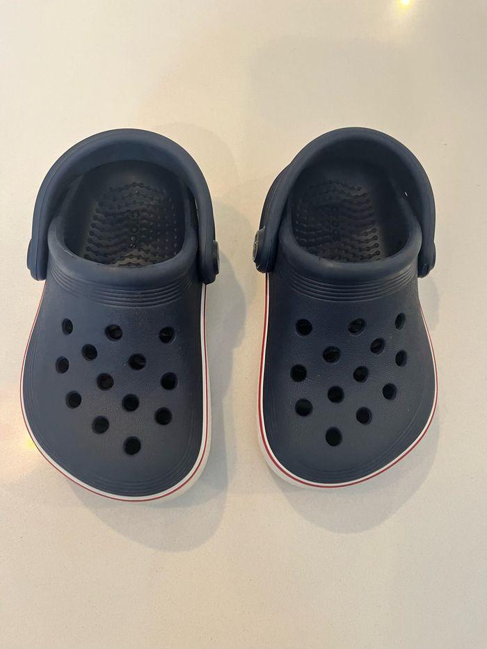 Crocs marine taille 22-23 - photo numéro 3