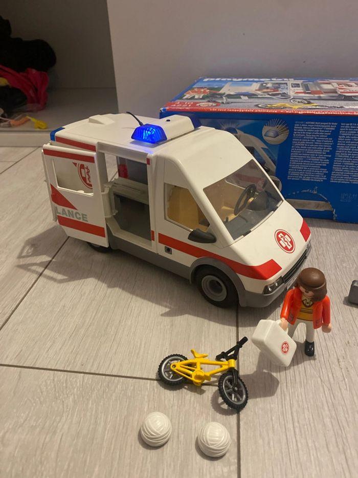 Ambulance playmobil - photo numéro 2