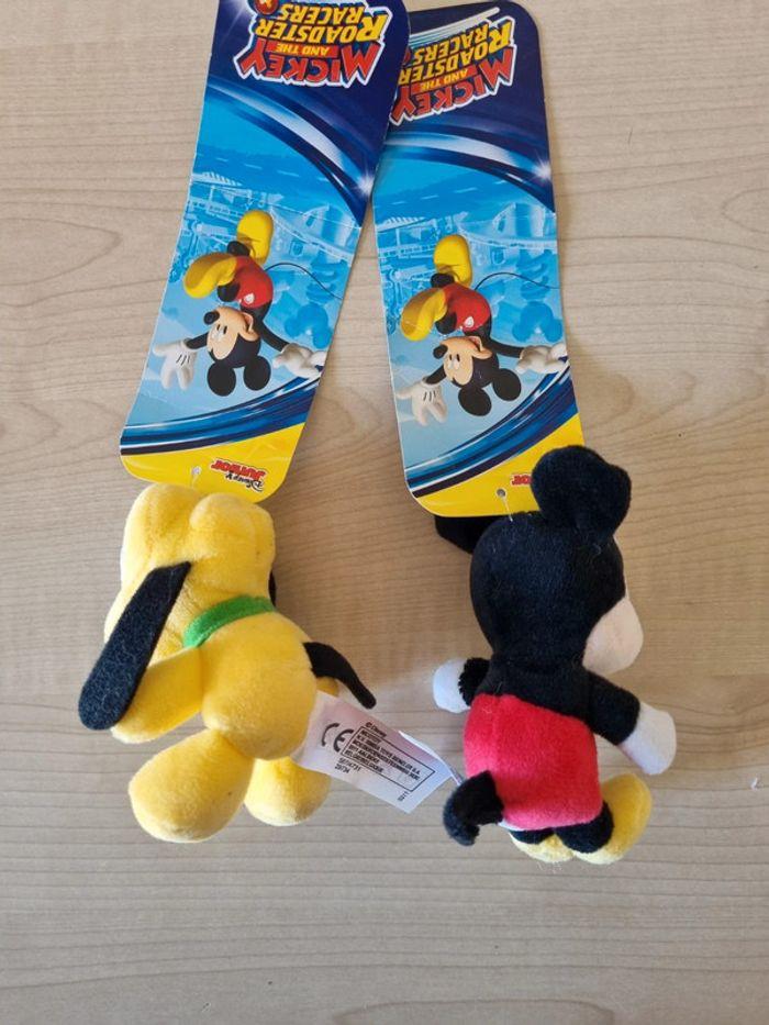 Lot de 2 minis peluches Disney Mickey et Pluto Mickey and the Roadster Racers - photo numéro 2