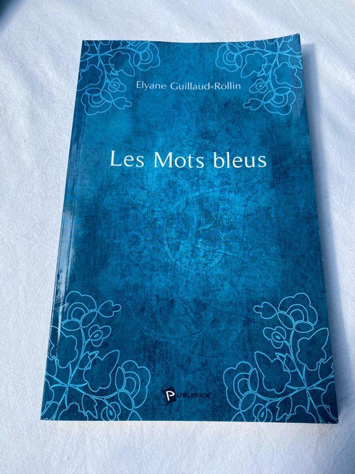 Livre Les mots bleus - photo numéro 1