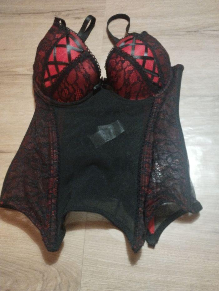 Guêpière femme taille 90B Basic . Noir et rouge - photo numéro 1