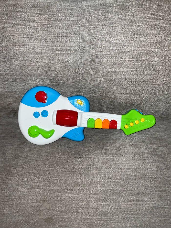 Guitare musicale bébé