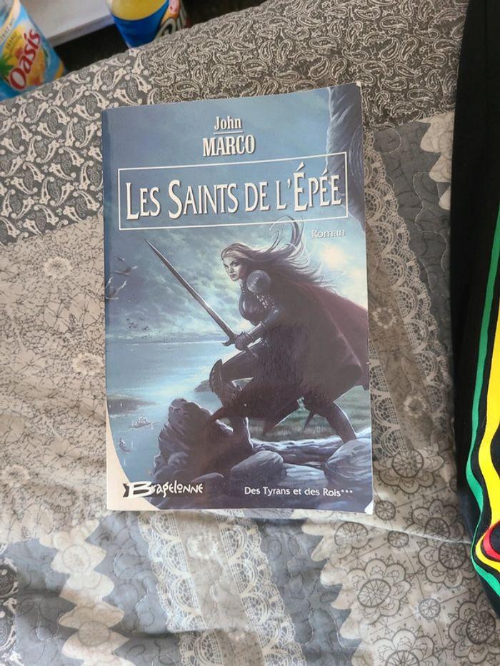 Livre Les Saints de l'épée - photo numéro 1