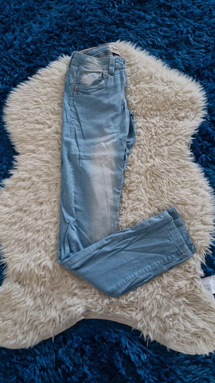 Joli jeans Bershka taille 34 - photo numéro 2