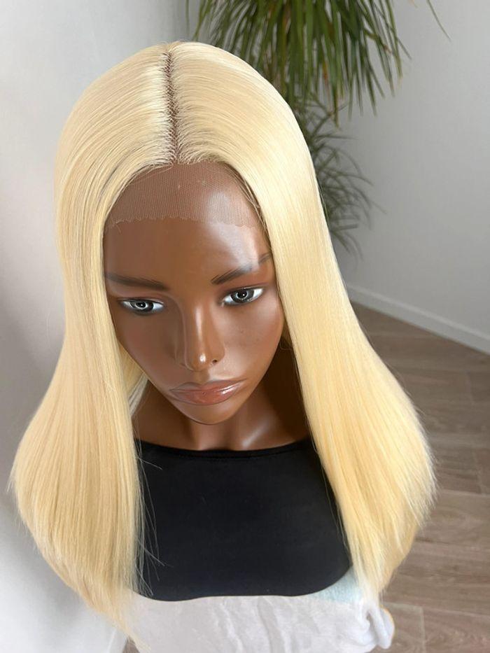 Perruque blonde lisse avec lace frontal - photo numéro 4