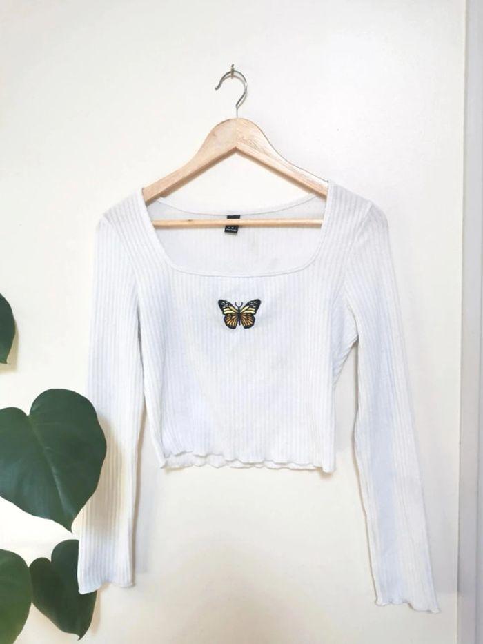 Pull blanc tricot col rond Shein broderie papillon 🦋 M 38 - photo numéro 1