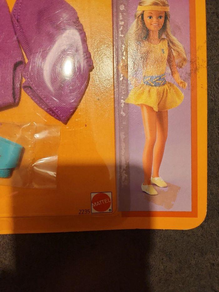 Blister tenue Barbie Mattel 2235 - photo numéro 5