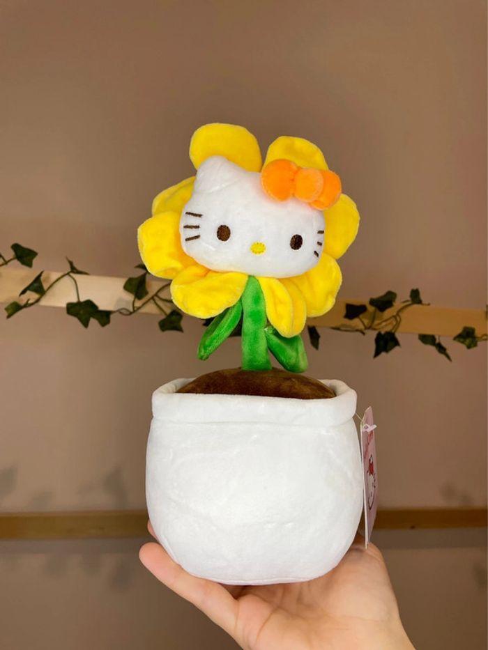 Peluche pot de fleurs & fleur jaune Hello Kitty - photo numéro 3