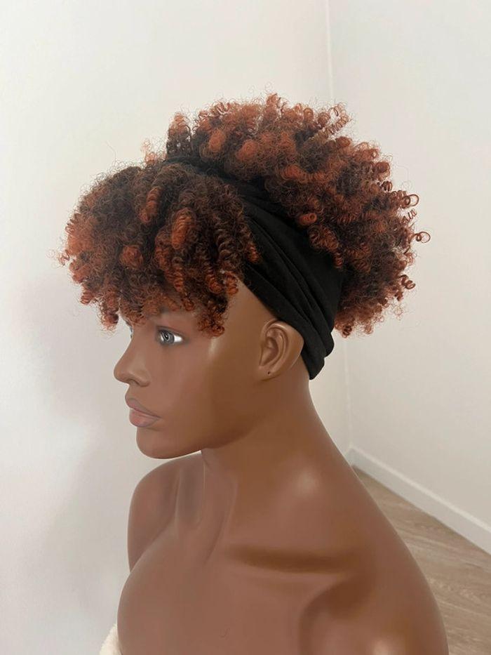 Perruque bandeau afro bouclée tendance - photo numéro 5