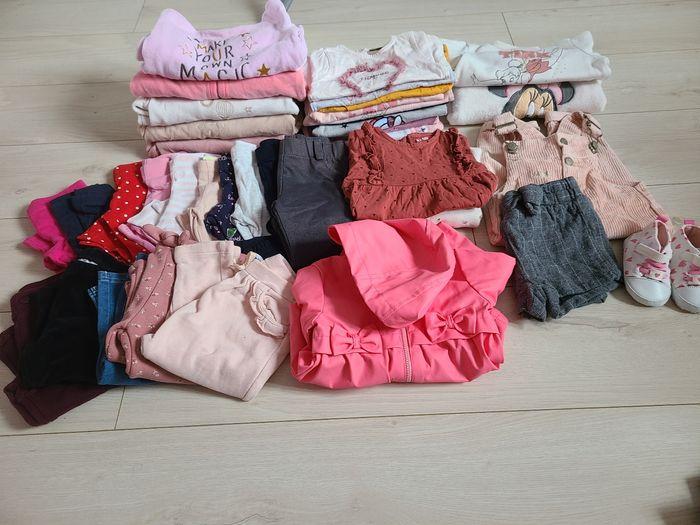 Lot 25 vêtements fille 6 mois