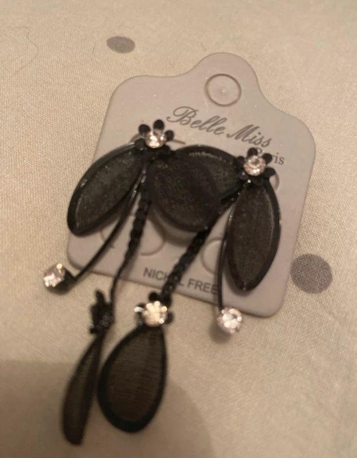 Très belles boucles d’oreilles noires neuves Belle Miss - photo numéro 2