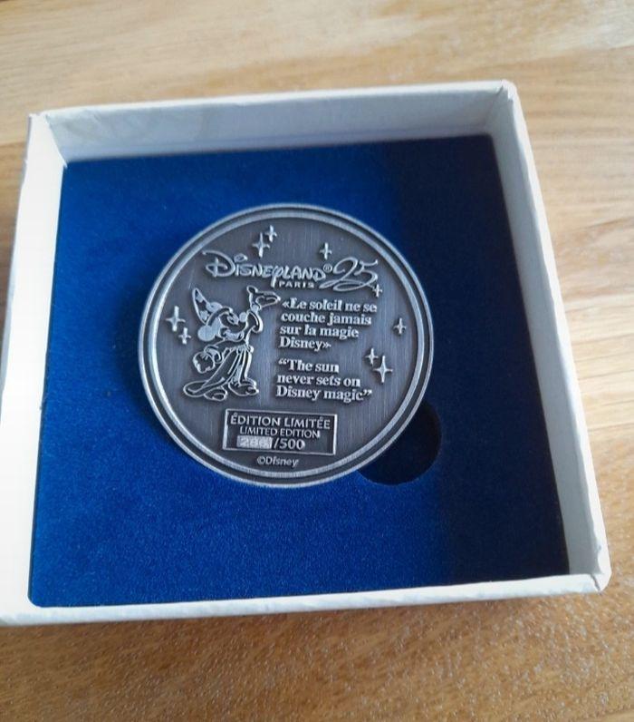 Médaille souvenir 25 ans Disneyland Paris - photo numéro 1