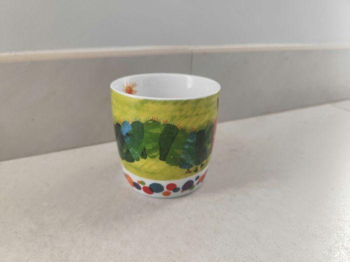 Tasse enfant la chenille qui fait des trous - photo numéro 3