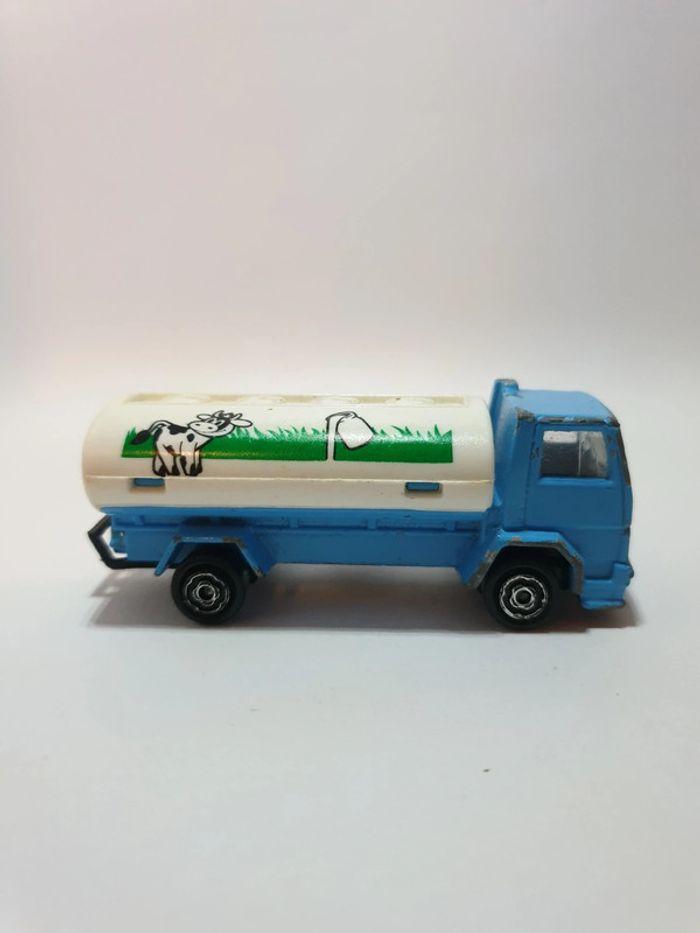 Majorette 241-245 - Camion Citerne Lait - Ford - 1/100 - photo numéro 5