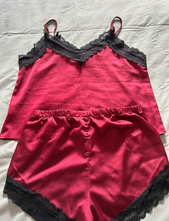 Ensemble de pyjama en dentelle rouge taille 38 - photo numéro 1