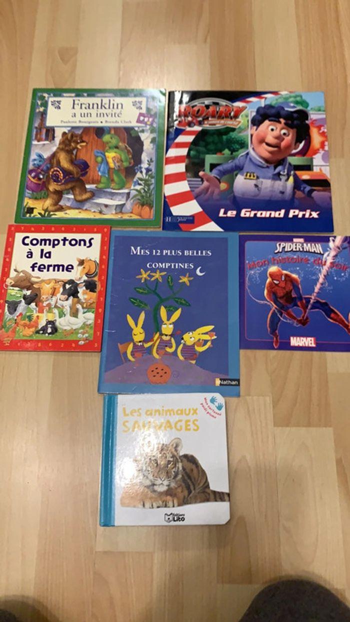 Lot de petits livres pour enfants - photo numéro 1