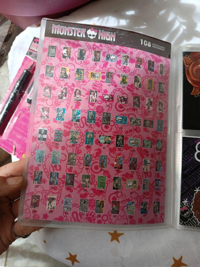 Lot Monster high album carte postale card panini 2012 bague ring mattel stylo plume noir black - photo numéro 11