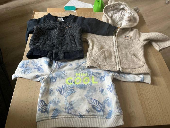 Lot deux gilets et un pull bébé garçon 3 mois