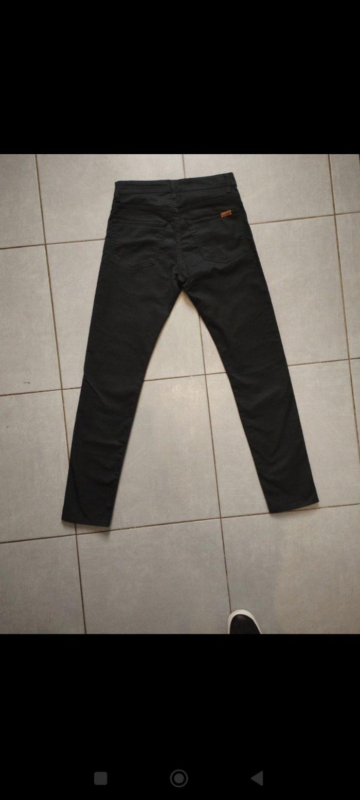 Pantalon Carhartt noir taille 38 très bon état - photo numéro 3