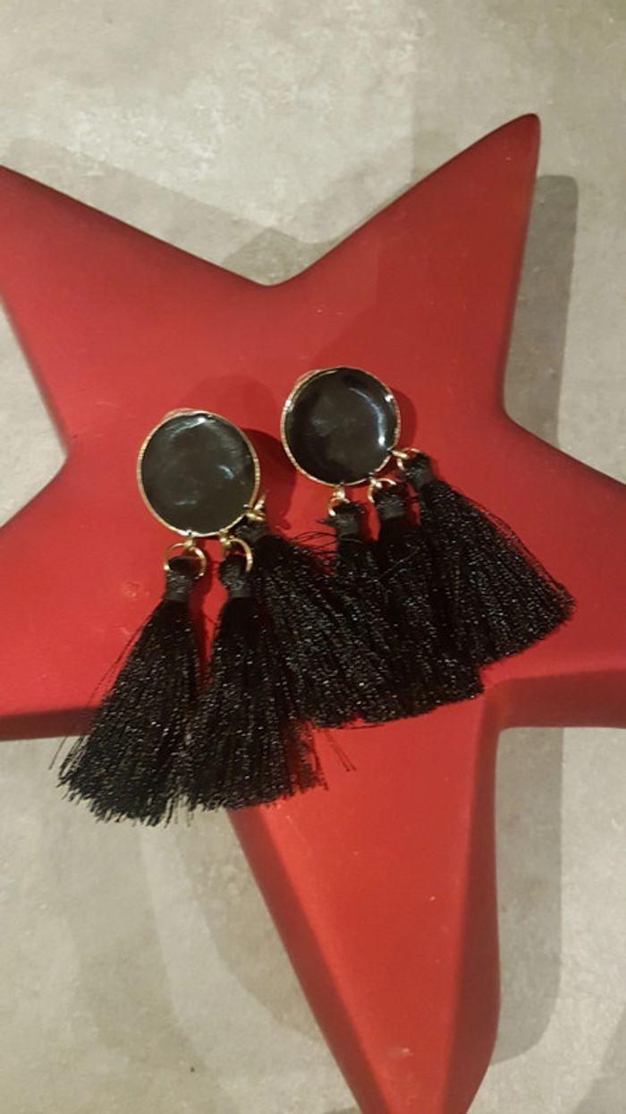 Boucles d'oreilles dorées et noires - photo numéro 1