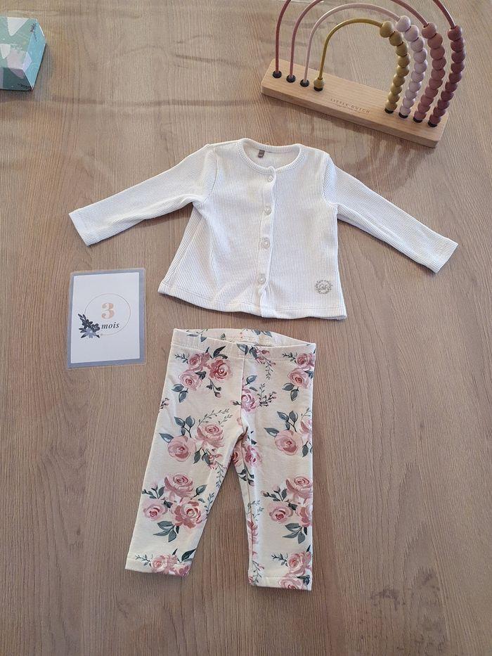 Ensemble gilet blanc et legging fleuri rose 3 mois C&A et orchestra je crois - photo numéro 1