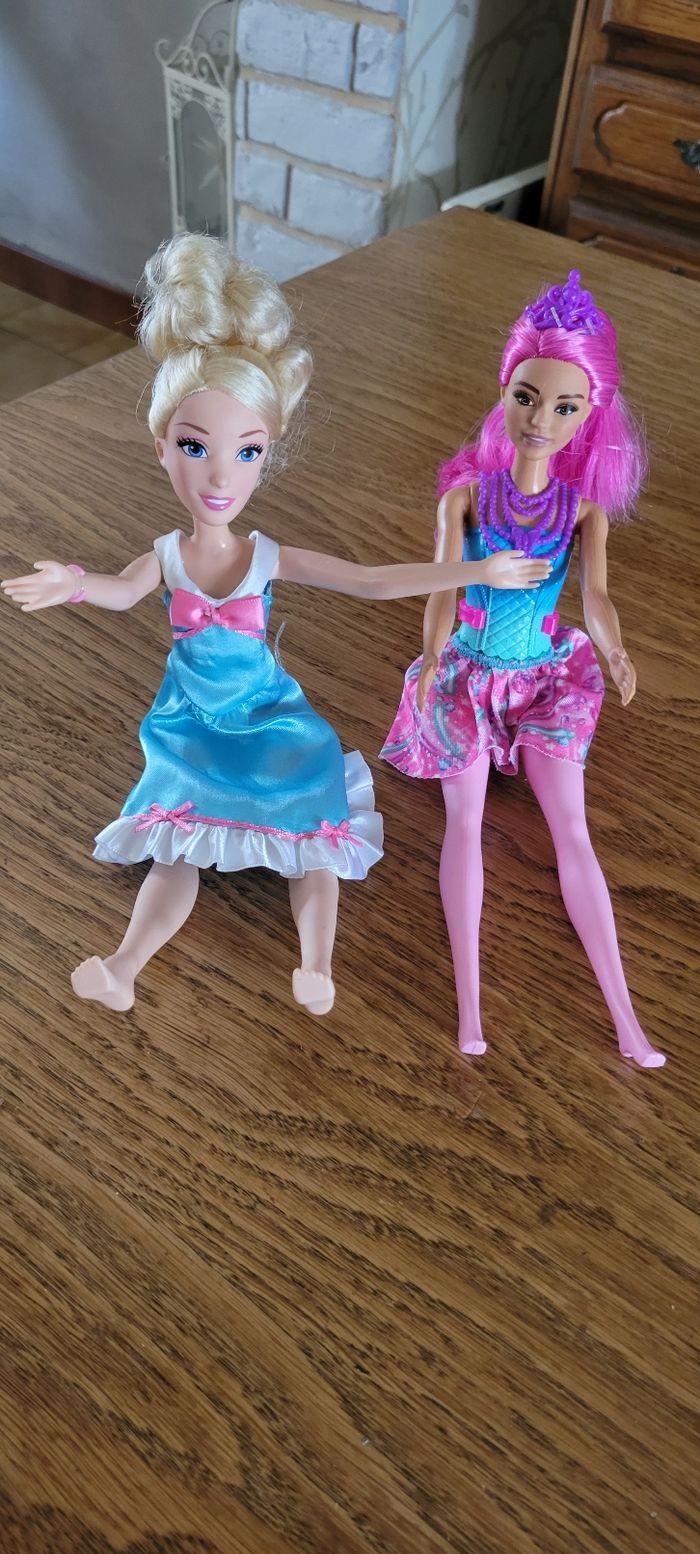 Lot 2 barbies princesses Disney - photo numéro 2