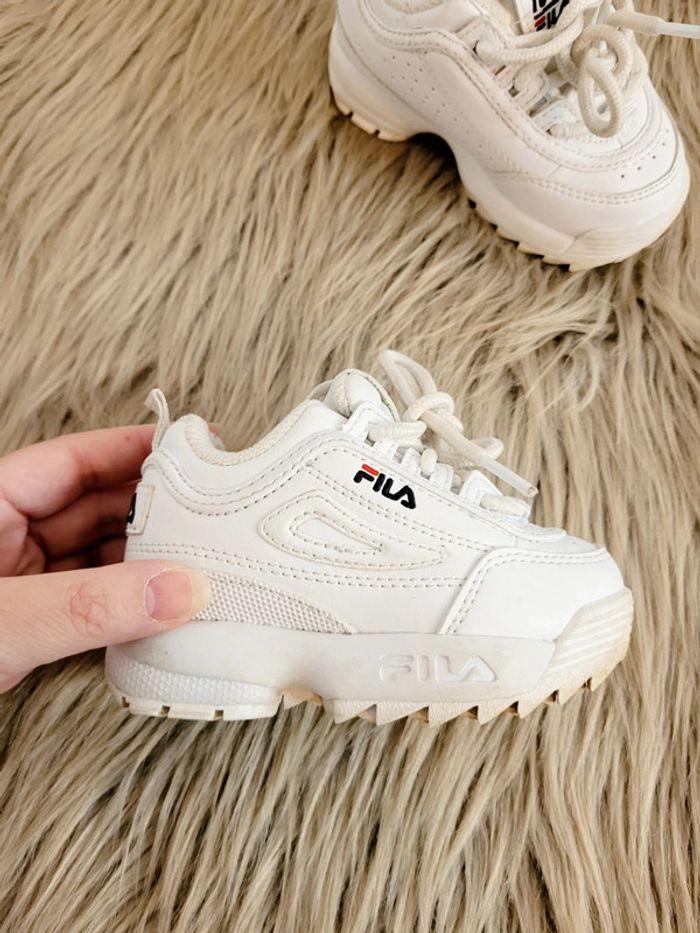 Belles baskets Disruptir Fila pointure 22 - photo numéro 4