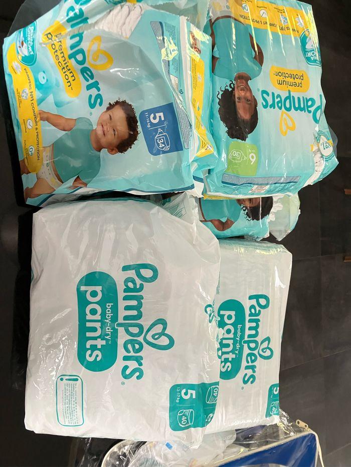 5 paquets de Couches pampers - photo numéro 1